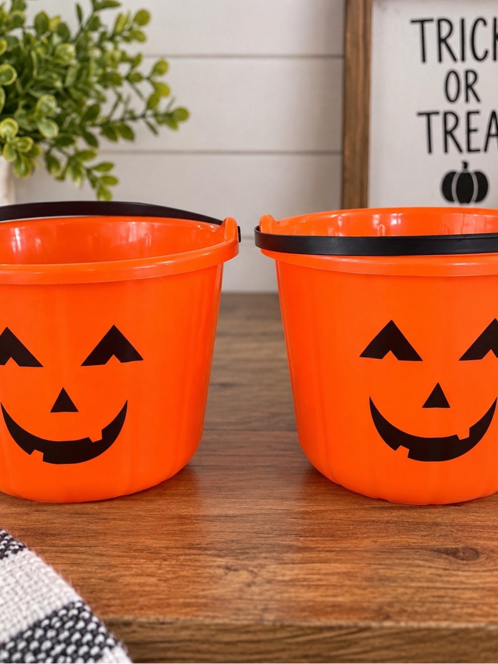 Halloween Jack-O'-Lantern Candy Buckets - Orange